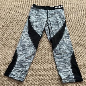 Nike Pro Cropped Hypercool Leggings sz S